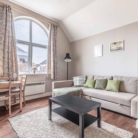 Cosy Central Windsor Apartment & Free Parking! Exterior photo